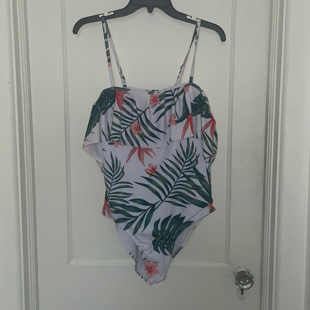 EMERY ROSE Tropical Floral Print Ruffled One-Piece
Swimsuit - Picture 2 of 7